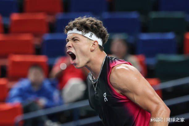 季首次在背 季首次在背